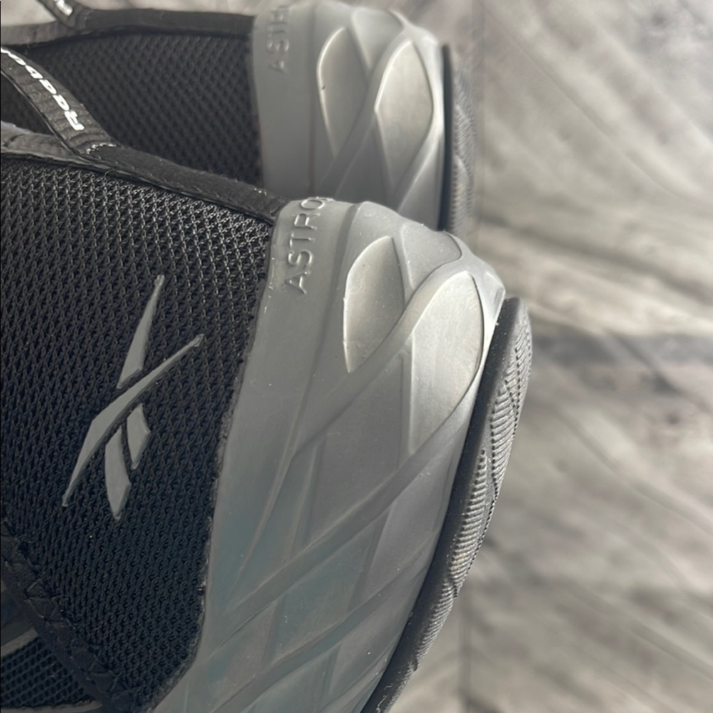 Reebok Women’s Black Athletic Work Shoes - Picture 7 of 9